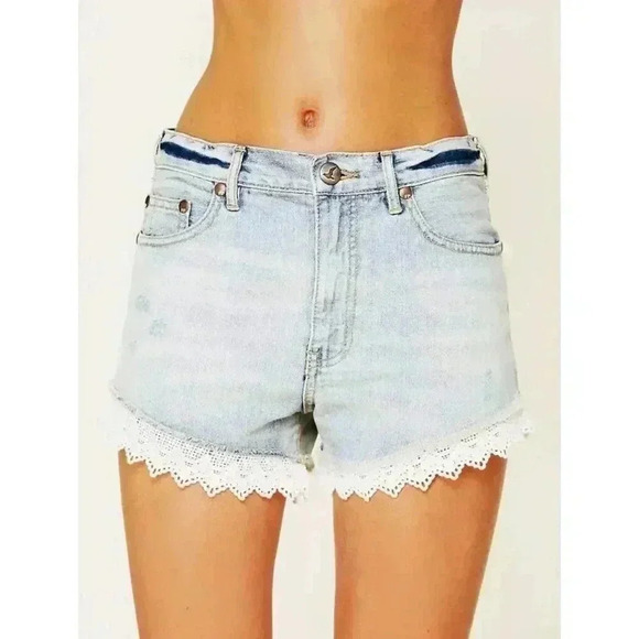 Free People Lacey Cutoff Daisy Wash Distressed Denim Shorts Size 26 Boho - Picture 1 of 9